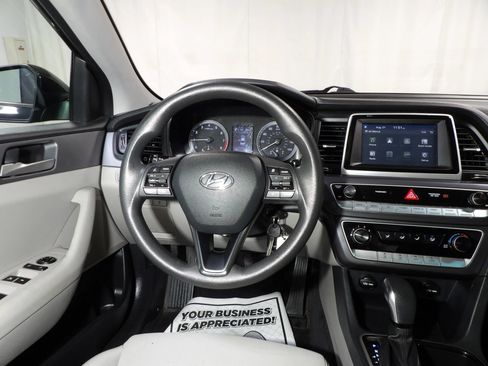 Used 2018 Hyundai Sonata SE w/ Cargo Package FWD image 11