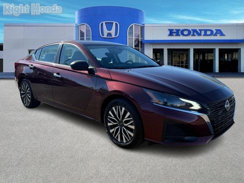 Used 2024 Nissan Altima 2.5 SV image 9