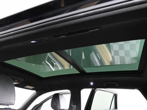 Used 2022 Volkswagen Atlas Cross Sport SE w/ Panoramic Sunroof Package image 5