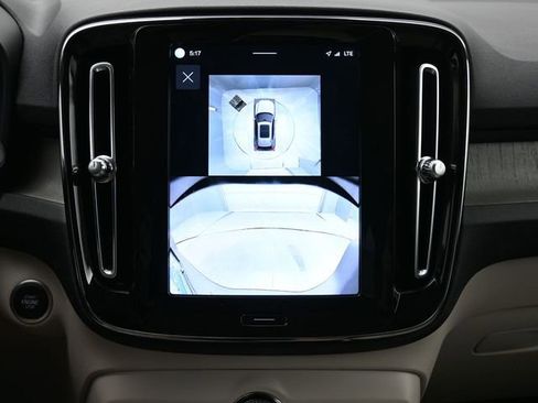 Used 2024 Volvo XC40 B5 Plus w/ Climate Package image 21