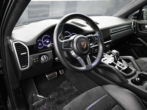 Certified 2023 Porsche Cayenne GTS AWD/4WD image 4