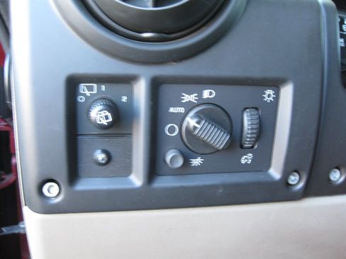 Used 2005 HUMMER H2 w/ Preferred Equipment Group image 19