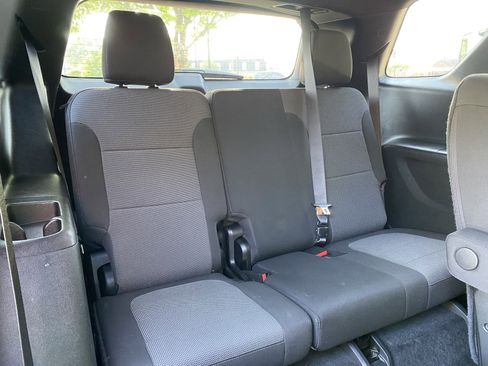 Used 2022 Chevrolet Traverse LT FWD image 37