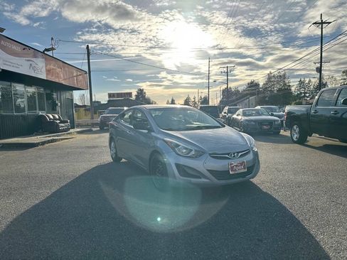 Used 2016 Hyundai Elantra SE FWD image 4