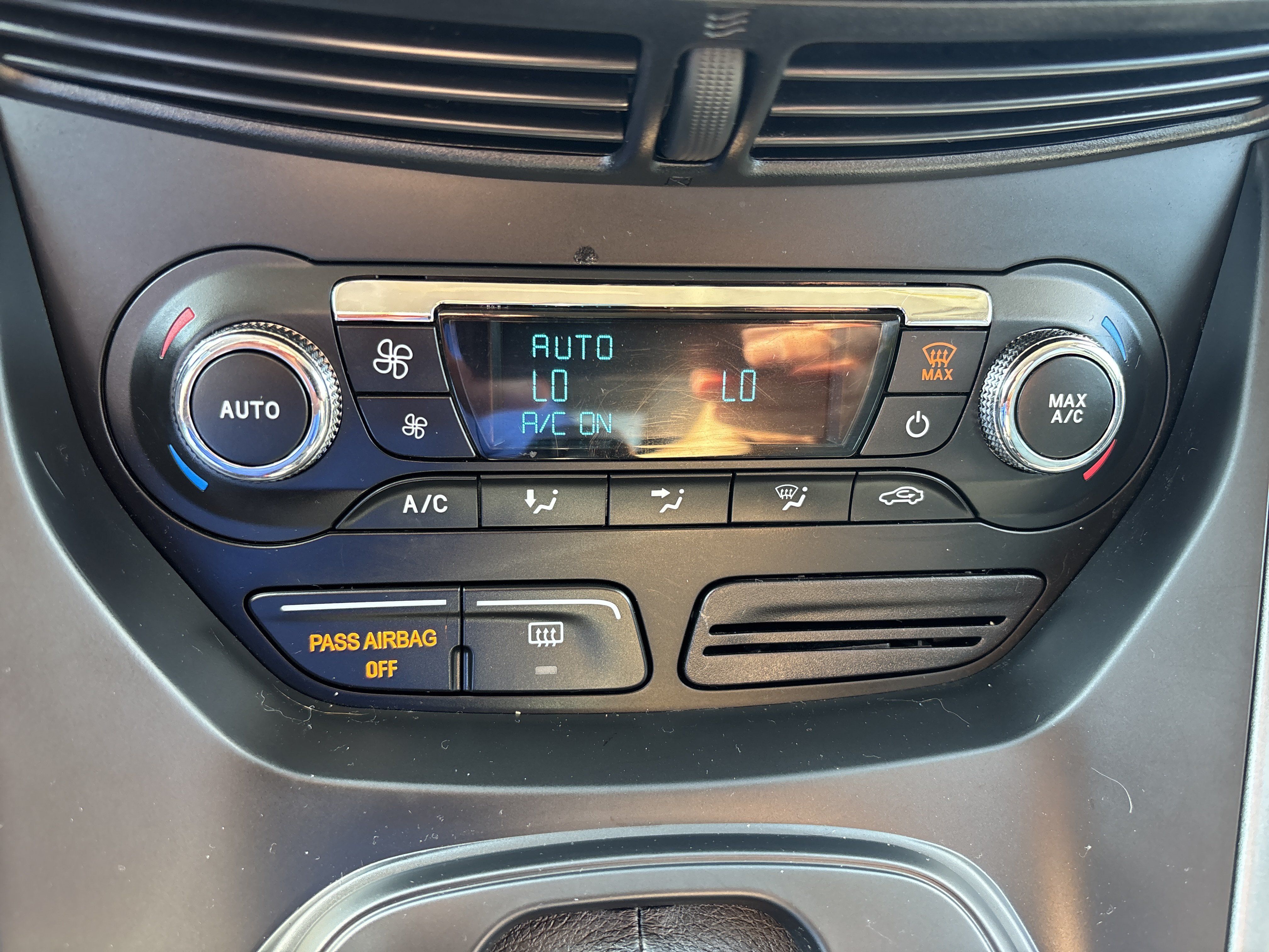 Used 2015 Ford Escape SE w/ Equipment Group 201A AWD/4WD image 14
