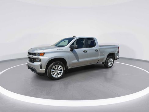 Used 2021 Chevrolet Silverado 1500 Custom w/ Safety Confidence Package AWD/4WD image 4