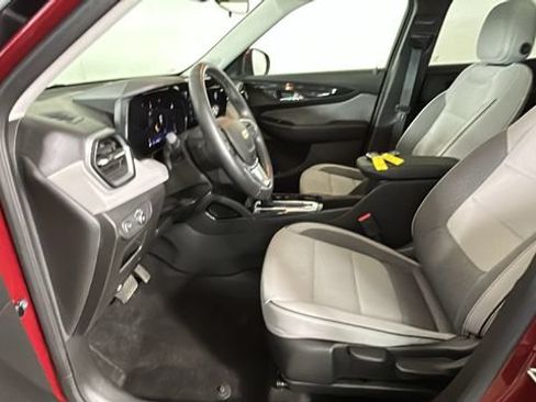 Used 2024 Chevrolet TrailBlazer LT w/ LT Cold Weather Package AWD/4WD image 11