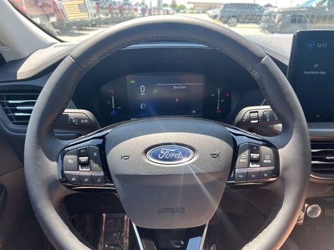 Certified 2025 Ford Escape SE FWD image 28