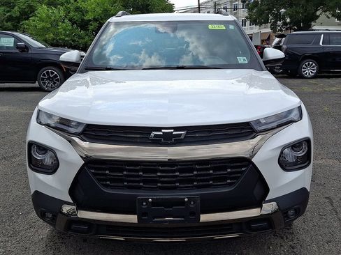 Used 2023 Chevrolet TrailBlazer ACTIV w/ Technology Package FWD image 2