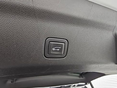 Used 2024 GMC Yukon XL Denali image 41