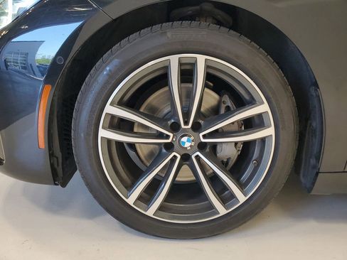 Used 2022 BMW 740i xDrive w/ M Sport Package AWD/4WD image 9