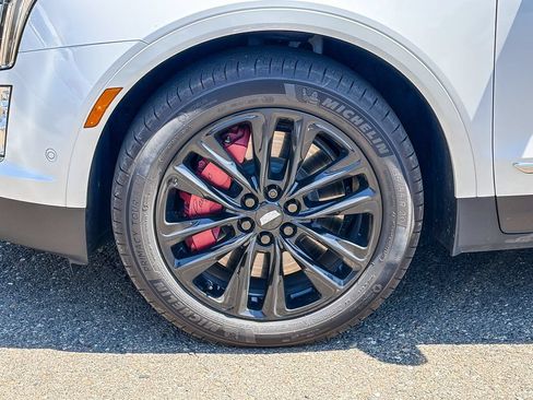 Used 2023 Cadillac XT5 Sportv w/ Technology Package AWD/4WD image 4