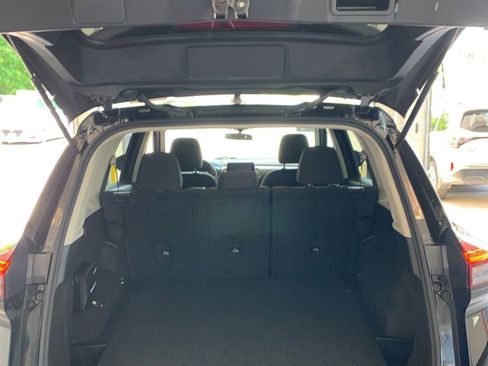 Used 2023 Nissan Rogue S AWD/4WD image 9