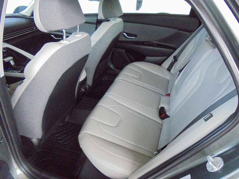 Used 2024 Hyundai Elantra Limited FWD image 9
