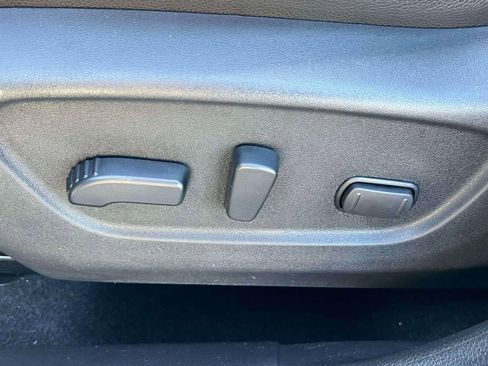 Used 2019 Nissan Rogue SL w/ Premium Package image 18