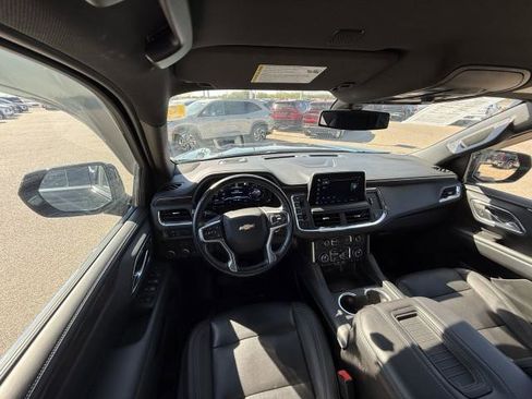 Used 2022 Chevrolet Suburban LT w/ Luxury Package image 18