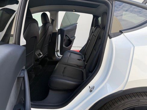 Used 2022 Tesla Model Y Performance image 14