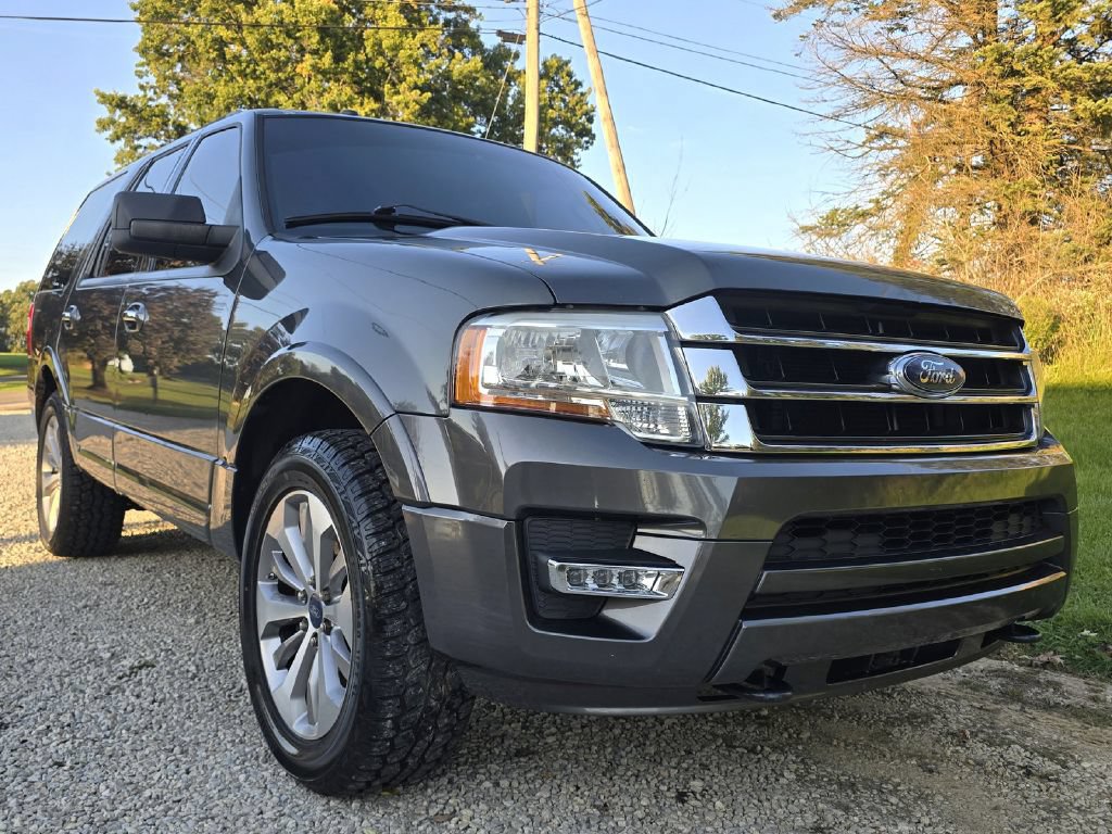 Used 2015 Ford Expedition XLT w/ Equipment Group 202A AWD/4WD image 11