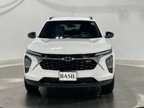 Used 2025 Chevrolet Trax RS FWD image 9