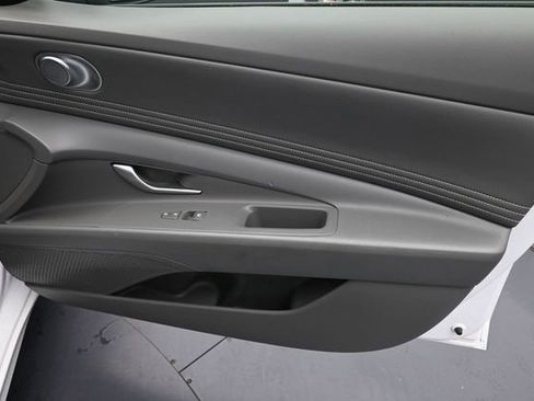 Used 2025 Hyundai Elantra SEL FWD image 37