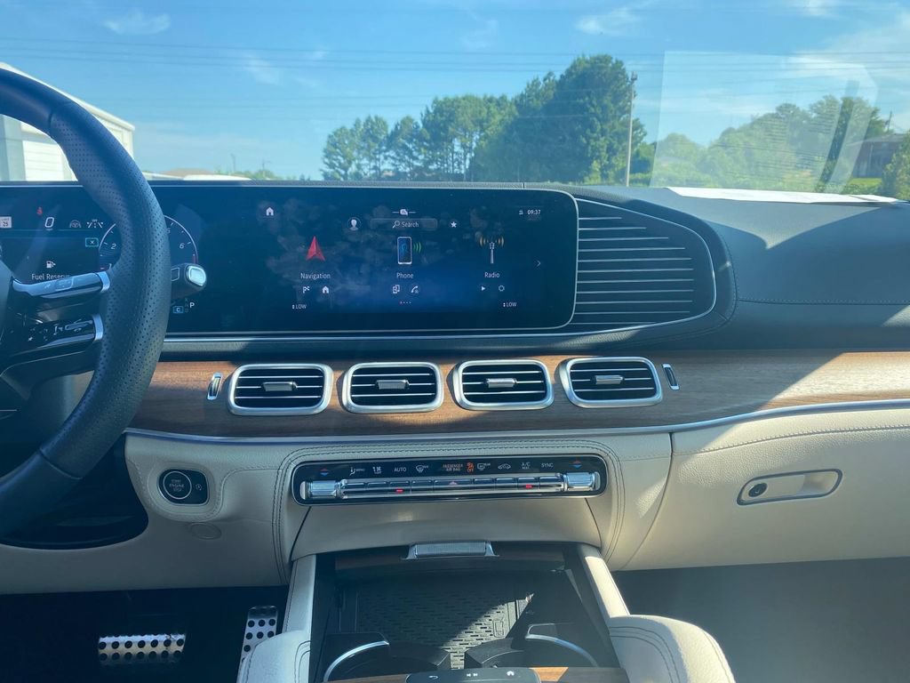 Used 2025 Mercedes-Benz GLS 580 4MATIC image 30