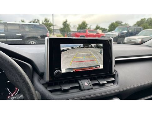 Used 2025 Toyota RAV4 XLE AWD/4WD image 32