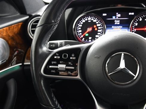 Used 2019 Mercedes-Benz E 300 4MATIC image 28