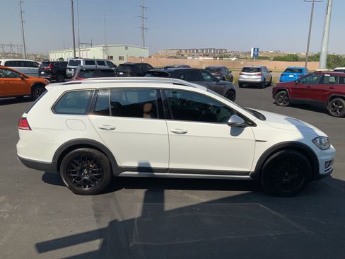 Used 2019 Volkswagen Golf Alltrack S AWD/4WD image 5