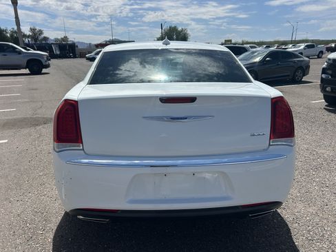 Used 2019 Chrysler 300 Touring L w/ Quick Order Package 22F RWD image 4