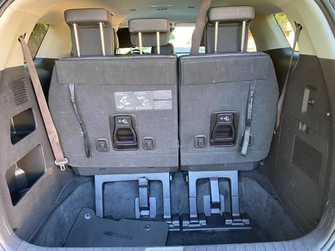 Used 2022 Kia Carnival LX FWD image 11