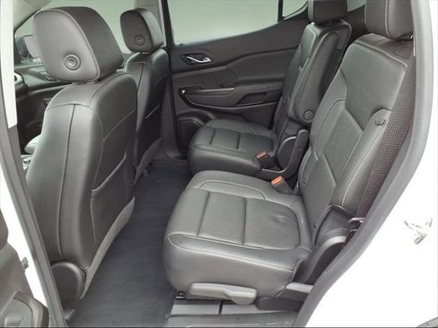 Used 2023 GMC Acadia SLT w/ Elevation Edition image 12