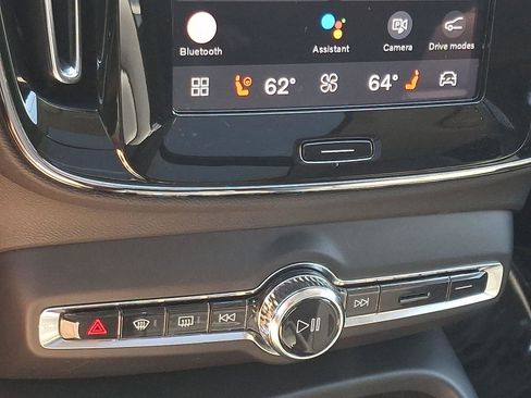 Certified 2025 Volvo XC40 B5 Ultra AWD/4WD image 17
