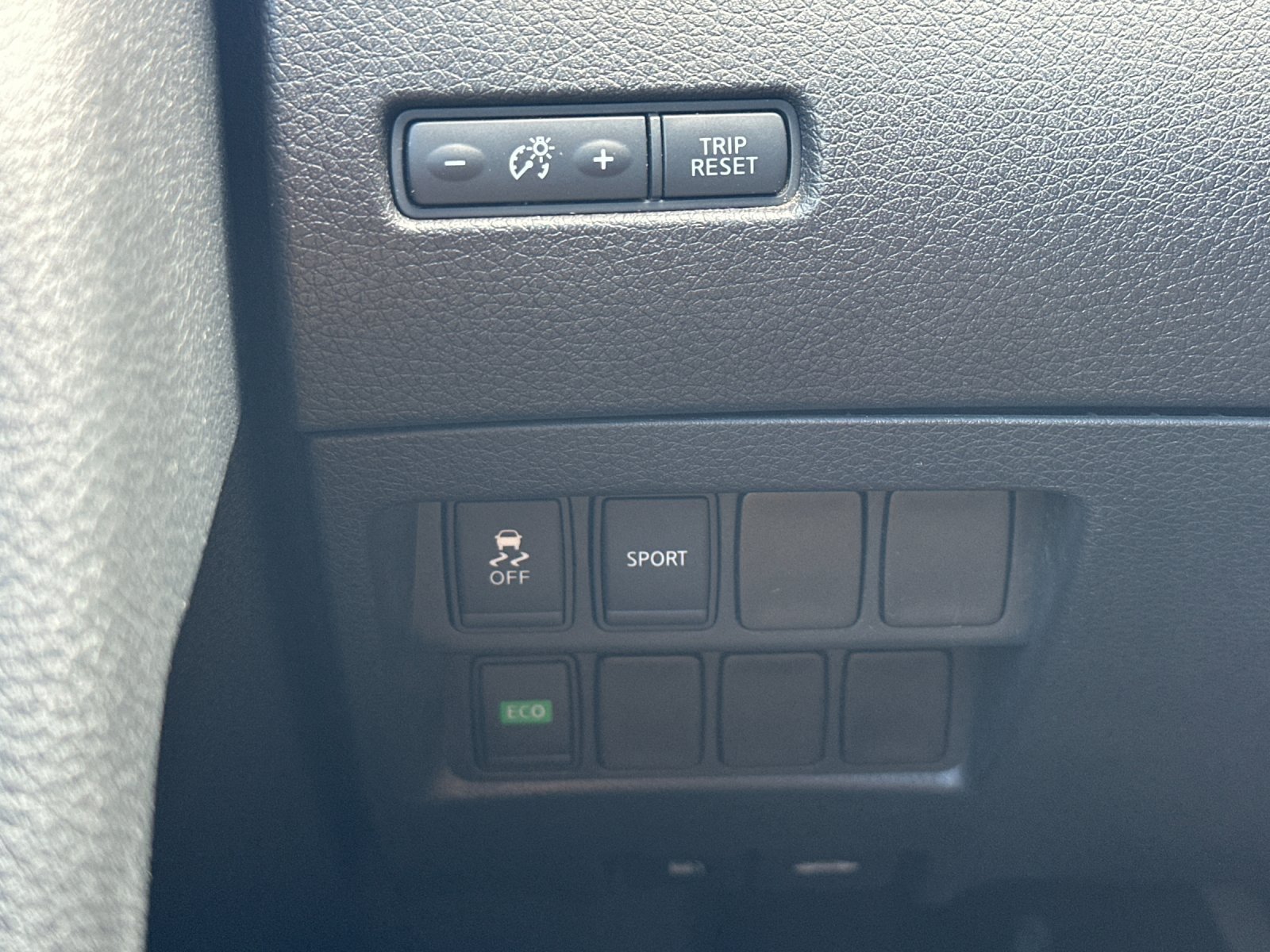 Used 2016 Nissan Rogue S w/ S Family Package FWD image 32