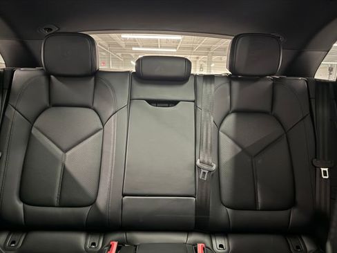 Certified 2026 Porsche Macan AWD/4WD image 32