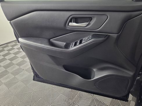 Used 2025 Nissan Rogue SV FWD image 24