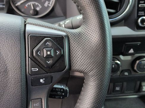 Used 2022 Toyota Tacoma TRD Sport AWD/4WD image 13