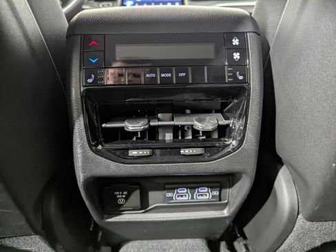 Used 2023 Jeep Grand Cherokee L Limited w/ Luxury Tech Group II image 14