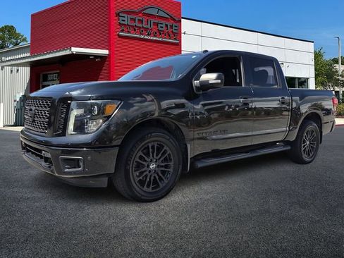 Used 2019 Nissan Titan SV w/ SV Convenience Package image 1