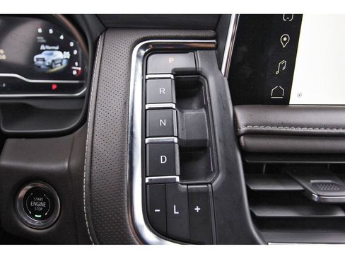 Used 2024 GMC Yukon SLT AWD/4WD image 24