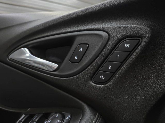 Used 2022 Buick Encore GX Essence FWD image 32