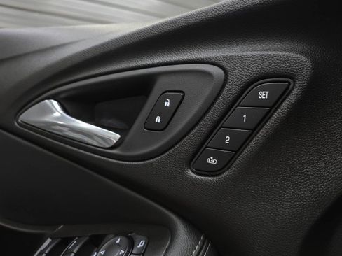 Used 2022 Buick Encore GX Essence FWD image 32