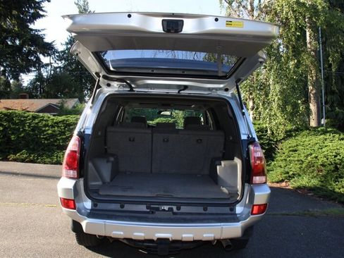Used 2005 Toyota 4Runner SR5 AWD/4WD image 18