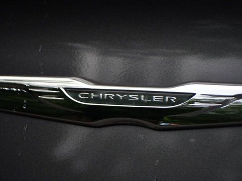 Used 2019 Chrysler 300 S image 8