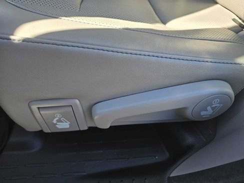 Used 2017 Toyota Highlander Limited Platinum image 26