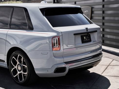 Used 2024 Rolls-Royce Cullinan Black Badge w/ Dark Exterior Package AWD/4WD image 11