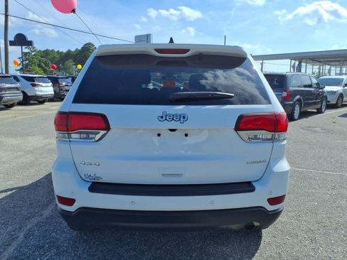 Used 2021 Jeep Grand Cherokee Laredo image 4