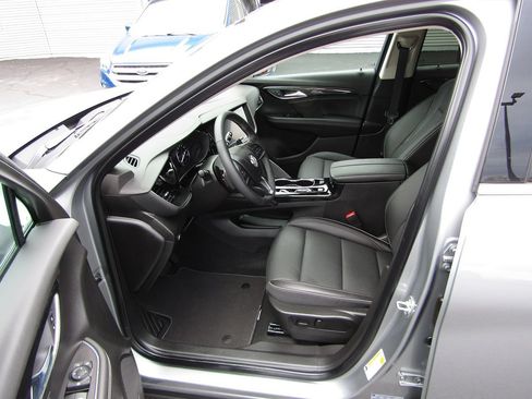 Used 2023 Buick Envision Essence AWD/4WD image 4