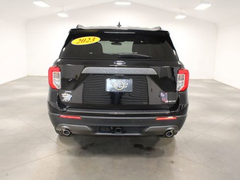 Used 2023 Ford Explorer XLT w/ Equipment Group 202A image 8