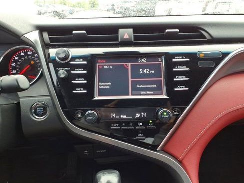 Used 2018 Toyota Camry XSE FWD image 9