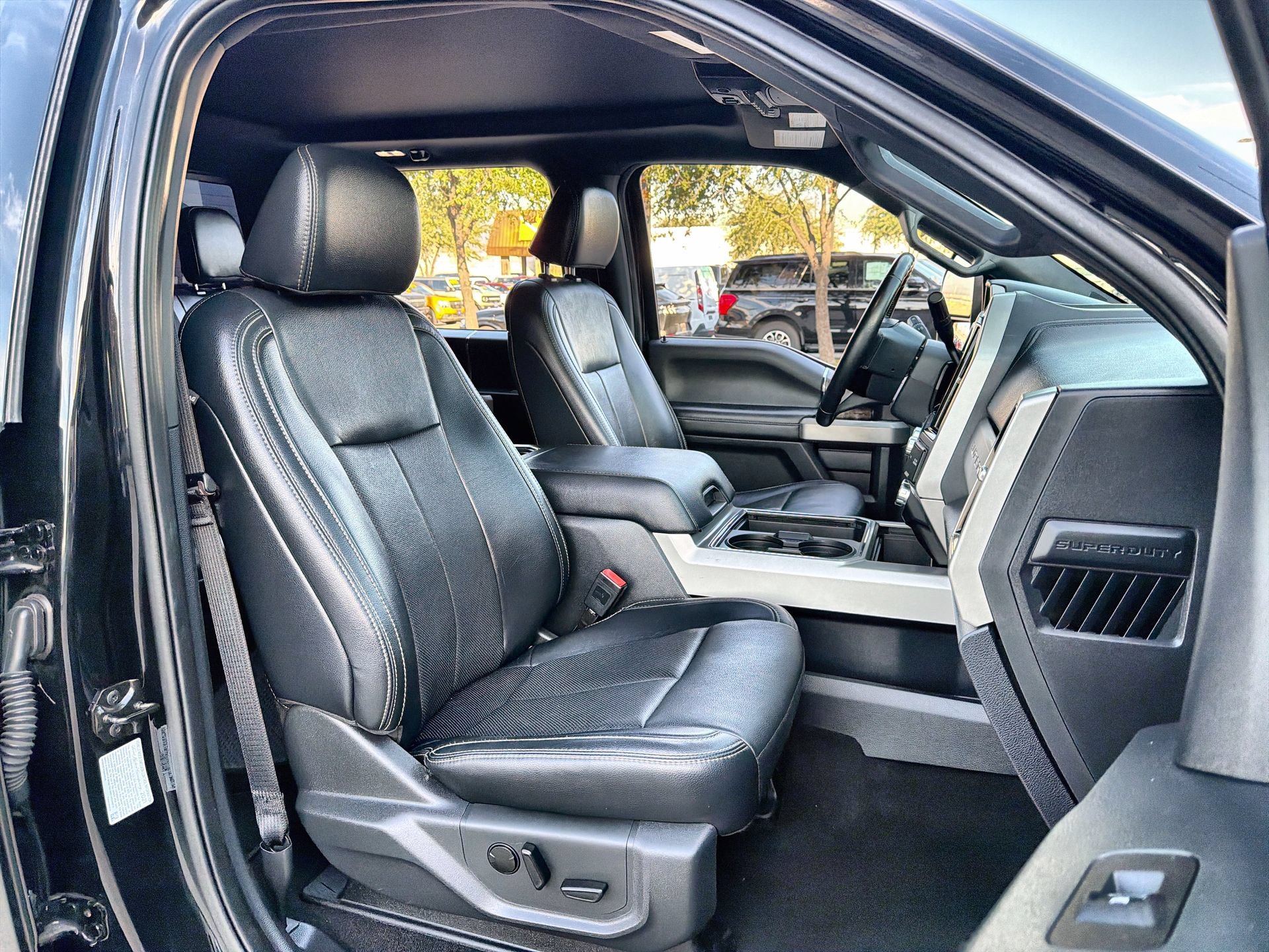 Used 2022 Ford F250 Lariat w/ Tremor Off-Road Package AWD/4WD image 24